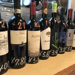 チャイニーズ ビストロ HAJIME - お好みのワインを探しだします！