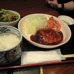 びーふてい 中目黒店 - ハンバーグ丼1000円！