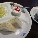 ニコ カフェ - ｱﾒﾘｶﾝｺｰﾋｰ(\420)とｻｰﾋﾞｽﾓｰﾆﾝｸﾞＢ