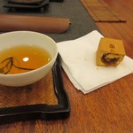 廣方圓 - 私もお茶を選ぶ間美味しいお茶の試飲とこの店の人気のパイナップルケーキをいただきました。