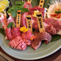 肉の田じま - ・焼き物（特上タン、上ロース、上ハラミ、一本切りカルビ、タンシタ、和牛もも、豚ばら、豚ロース～野菜を巻いて～）