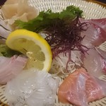 Hakata Motsunabe Robatayaki Saka - 刺身鮮魚盛り合わせ