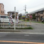 自家製麺屋 登夢道 - 駐車場は店横に3台、道の反対に3台！