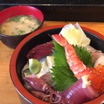 寿し徳 - お店自慢の海鮮丼 1300円