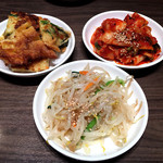 韓国料理 ビビム - お代わり自由のおかず3点