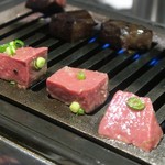 焼肉 LAON - ぶつ切りハツはじっくり焼いて