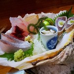 炭火串焼屋 なつや - 刺身盛り合わせ