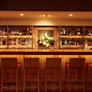 傷ついたダンサーが集まるバー キズキ_1