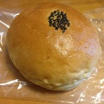 パテスリーアンドベーカリープチラパン - つぶあんぱん　123円