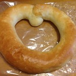 パテスリーアンドベーカリープチラパン - バターソルトパン　123円