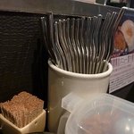 カルダモン． - スプーン入れたち