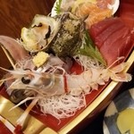 磯料理 マルト本店 - この内容が1人前のお刺身です。