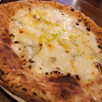 Salute - ４種チーズのピッツア