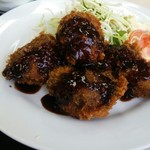 どんぶり君 - マグロのほほ肉フライはちょっとクセがあります。