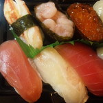 魚きん - 握り寿司（上・左アップ））