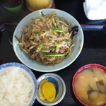 キッチンあべ - レバ炒め（小ライス，みそ汁，漬物）