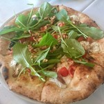 SAKURAGUMI - Pizza　ルッコラ､クルミと水牛リコッタチーズ