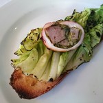 SAKURAGUMI - フリアリエッリとサルシッチャを詰めた烏賊と春キャベツのブルスケッタ