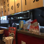 Sumibi Yakitori Kippei Hanazono Ten - お店を入ってすぐのカウンター席。