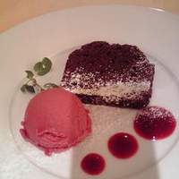 イタリア料理 Trattoria Mezzanino - デザート。携帯の影で写真が美しくなくすみません。
