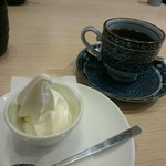 かつ久 - ランチドリンクのホットコーヒーとひとくちソフト♡