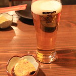 スタミナ酒場　よしや - 一口飲んだビールとお通し