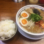 どんたく屋 - どんたくラーメン&白飯 910円