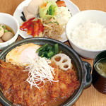 旬菜うちごはん 菜々家 - 【期間限定】自家製味噌だれで煮込んだ、鶏の味噌かつ煮定食