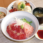 旬菜うちごはん 菜々家 - 【期間限定】鮪とタタキねぎとろの欲張り丼
