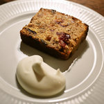 カフェ マメヒコ パートⅢ - ドライフルーツのブランデーケーキ
