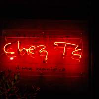 Chez T’S - 目印の看板