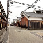 都鶴酒造 - 伏見の旧酒蔵跡（左：鳥せい　右：月の蔵人）