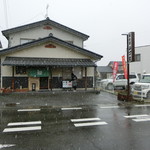 Sushi Kaiseki Kaduma - 外観 ４月１１日なのに雪が降り始めた
