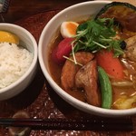 奥芝商店 八王子田代城 - チキンスープ+やわらかチキンと大地の恵み+ホールトマト(無料トッピ)、税込1480円