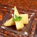 焼肉うしごろ - 筍のナムルなんて、食べたことない！ 木の芽が、和の趣を添える