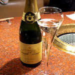 焼肉うしごろ - シャンパーニュ「ジョセフ・ペリエ」。英国王室御用達… 今夜だけはセレブになれるかも