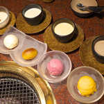 焼肉うしごろ - 最後はデザートラッシュ！ どれもこれも美味しい（酔） アハハハ（酔）