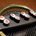 焼肉うしごろ - 焼肉屋さんのトロタク。合法的に生肉を楽しめる店ならではの一品だ