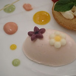 マゼランズ - オレンジメイプルケーキとサクラフロマージュムース