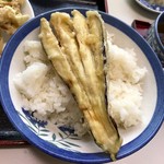 おばちゃん八百屋 - 茄子のてんぷらはこんなにデカいんですよ！