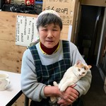 おばちゃん八百屋 - おばちゃん店主＆ハッちゃん