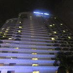 Hilton Kuala Lumpur - プールからのホテル全景