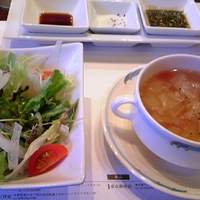 ビフテキのカワムラ 三宮本店 - サラダ、スープ