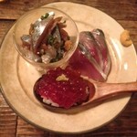 三人灯 - 酒の肴３種。すじこ、しめ鯖、鯵。