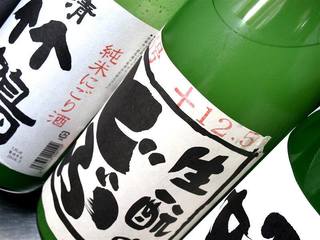 燗酒嘉肴 壺中 - 壺中のにごり酒は、キレがよく甘重感が一切なし。生もとのどぶは、冷たく、60度以上の燗、ソーダ割りで。