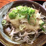 けんぞう蕎麦 - 大根おろしが入った出汁を蕎麦にかけます