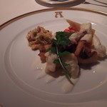 アピシウス - 究極の軽さのフリットを二種類のソースでいただきます。