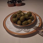 アピシウス - 皿一杯のオリーブ