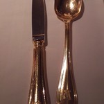 アピシウス - カトラリーはフランスのクリストフル製。アピシウスのＡの文字入りのグランメゾンらしいカトラリーです。