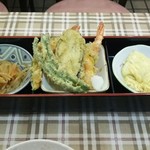 てまり - まりセット 上半分 天ぷら だし巻き モヤシのきんぴら